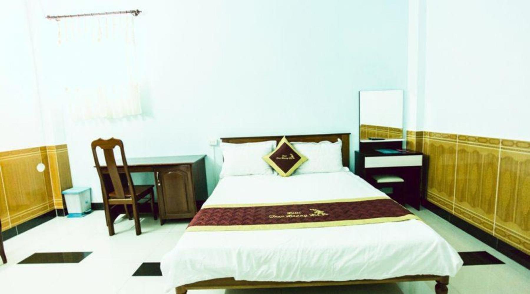 Truc Hoang Ha Hotel 崑嵩市 外观 照片