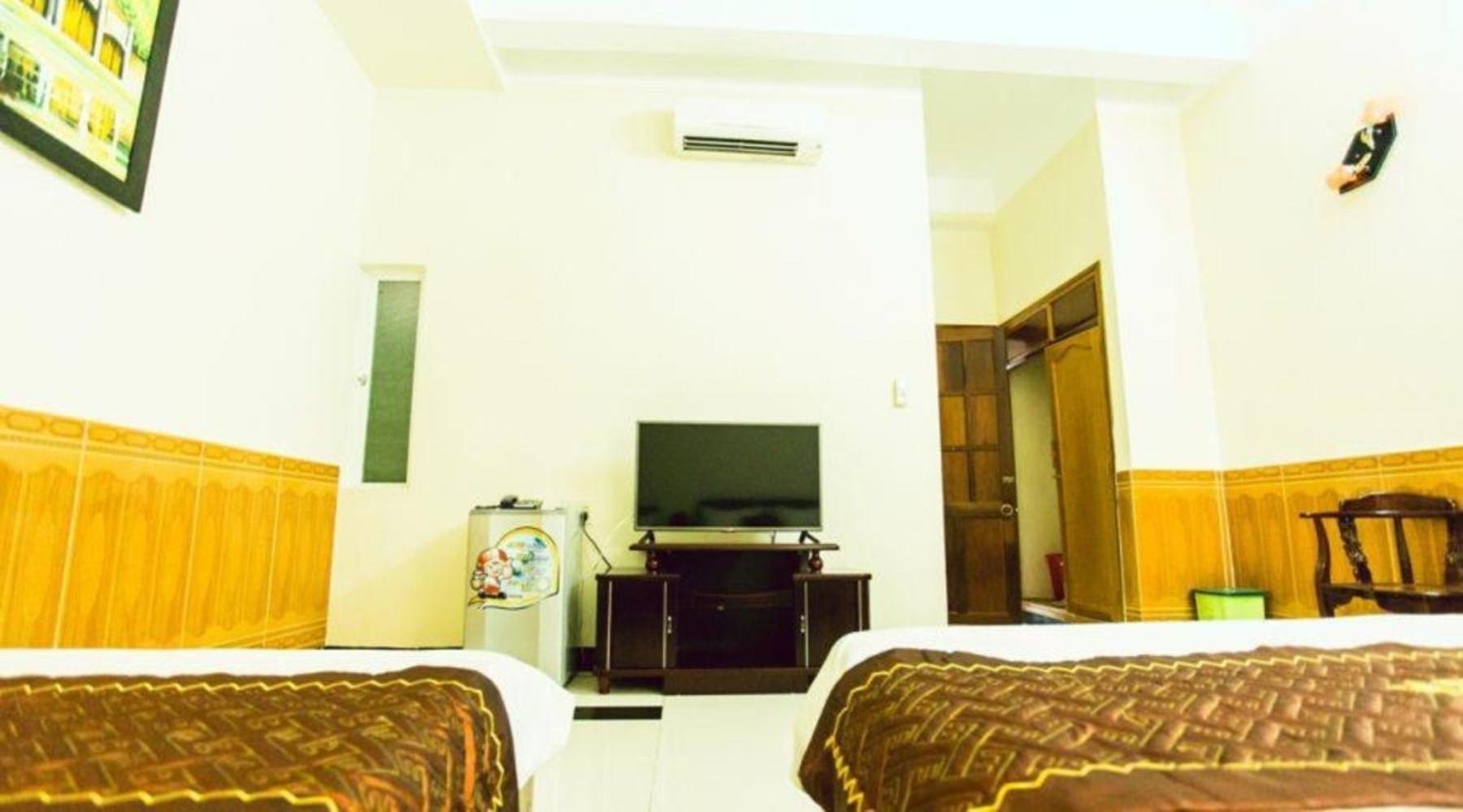 Truc Hoang Ha Hotel 崑嵩市 外观 照片