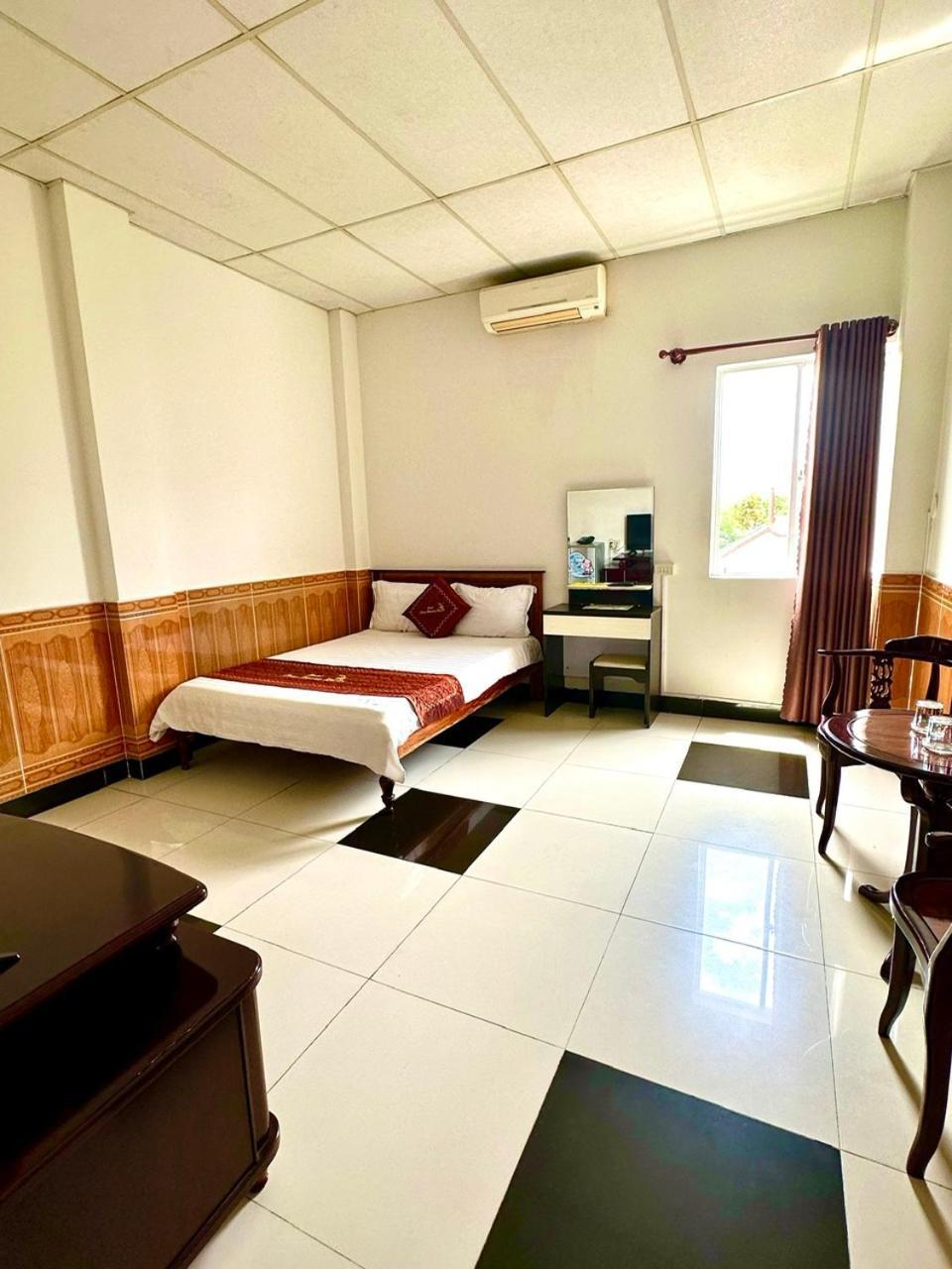Truc Hoang Ha Hotel 崑嵩市 外观 照片
