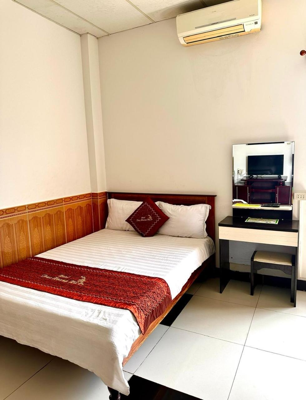 Truc Hoang Ha Hotel 崑嵩市 外观 照片